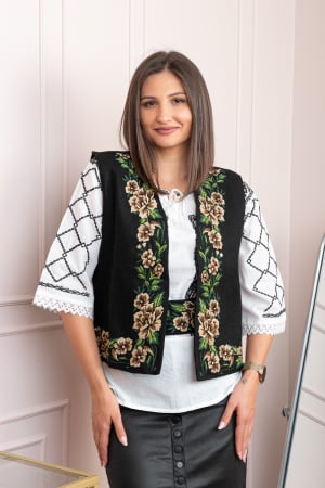 Veste si paltoane traditionale - Vesta traditionala neagra cu broderie florala crem Ilona