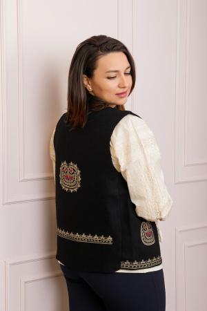 Vesta traditionala neagra cu broderie florala multicolora Alina 03 [2]