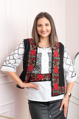 Vesta traditionala neagra cu broderie florala rosie Flora [3]