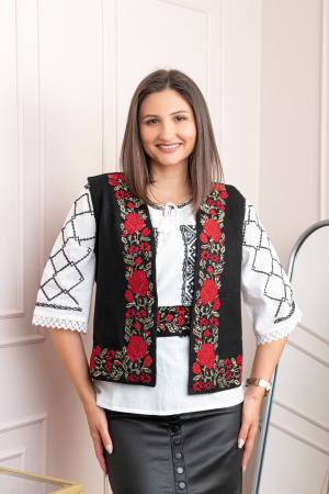 Vesta traditionala neagra cu broderie florala rosie Flora [2]