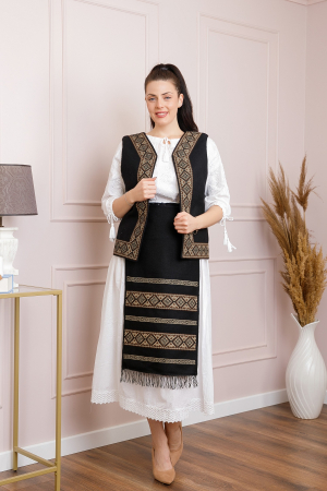 Vesta traditionala neagra cu broderie geometrica crem Ileana [3]