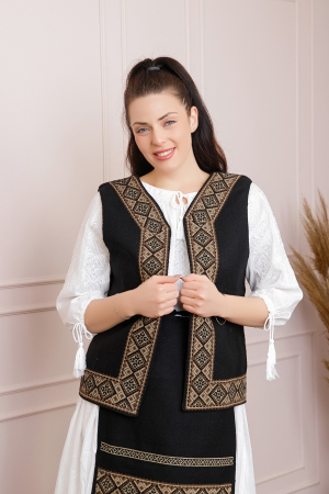 Vesta traditionala neagra cu broderie geometrica crem Ileana [0]