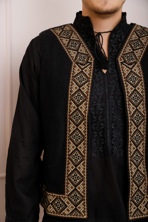 Vesta traditionala neagra cu broderie geometrica crem Ilie [1]