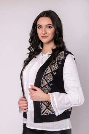 Vesta traditionala neagra cu broderie geometrica multicolora Milena [2]