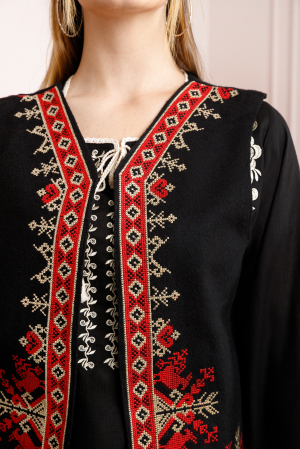 Vesta traditionala neagra cu broderie geometrica multicolora Tania [1]