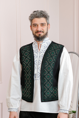 Vesta traditionala neagra cu broderie geometrica verde Andrei 02 [2]