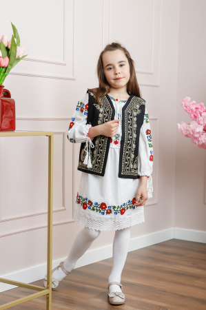 Vesta traditionala neagra pentru fetite cu broderie florala crem Emilia 01 [3]