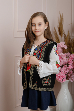 Vesta traditionala neagra pentru fetite cu broderie florala multicolora Catalina 02 [2]