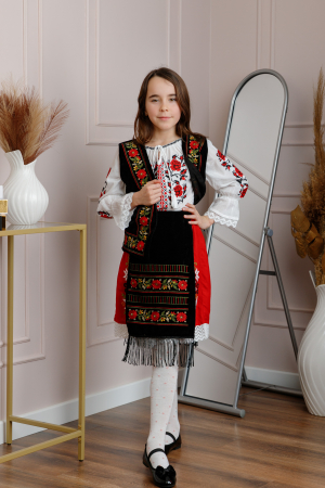 Vesta traditionala neagra pentru fetite cu broderie florala rosie Sonia 02 [3]