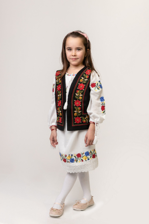 Vesta traditionala neagra pentru fetite cu broderie florala rosie Sonia [2]