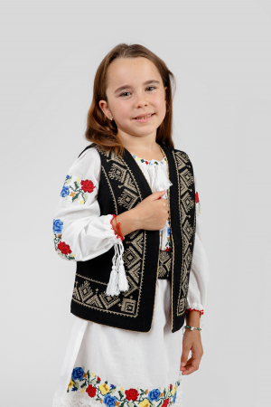 Imbracaminte Fetite - Vesta traditionala neagra pentru fetite cu broderie geometrica crem Flavia 01