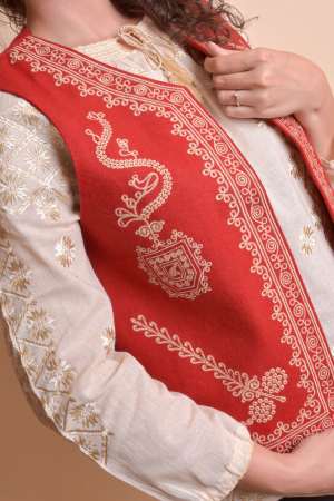 Vesta traditionala rosie cu broderie florala crem Ioana [0]