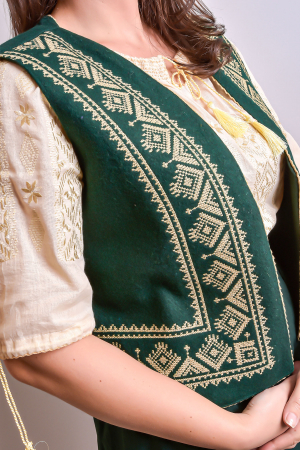 Vesta traditionala verde cu broderie geometrica crem Olivia [0]