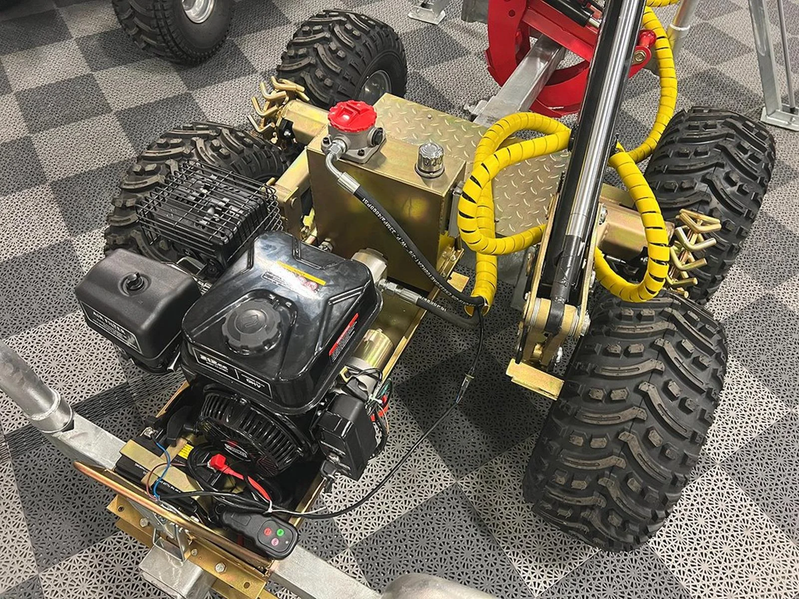 REMORCA BRONCO ATV HIDRAULICA CU BRAT / MACARA PENTRU INCARCARE BUSTENI [4]