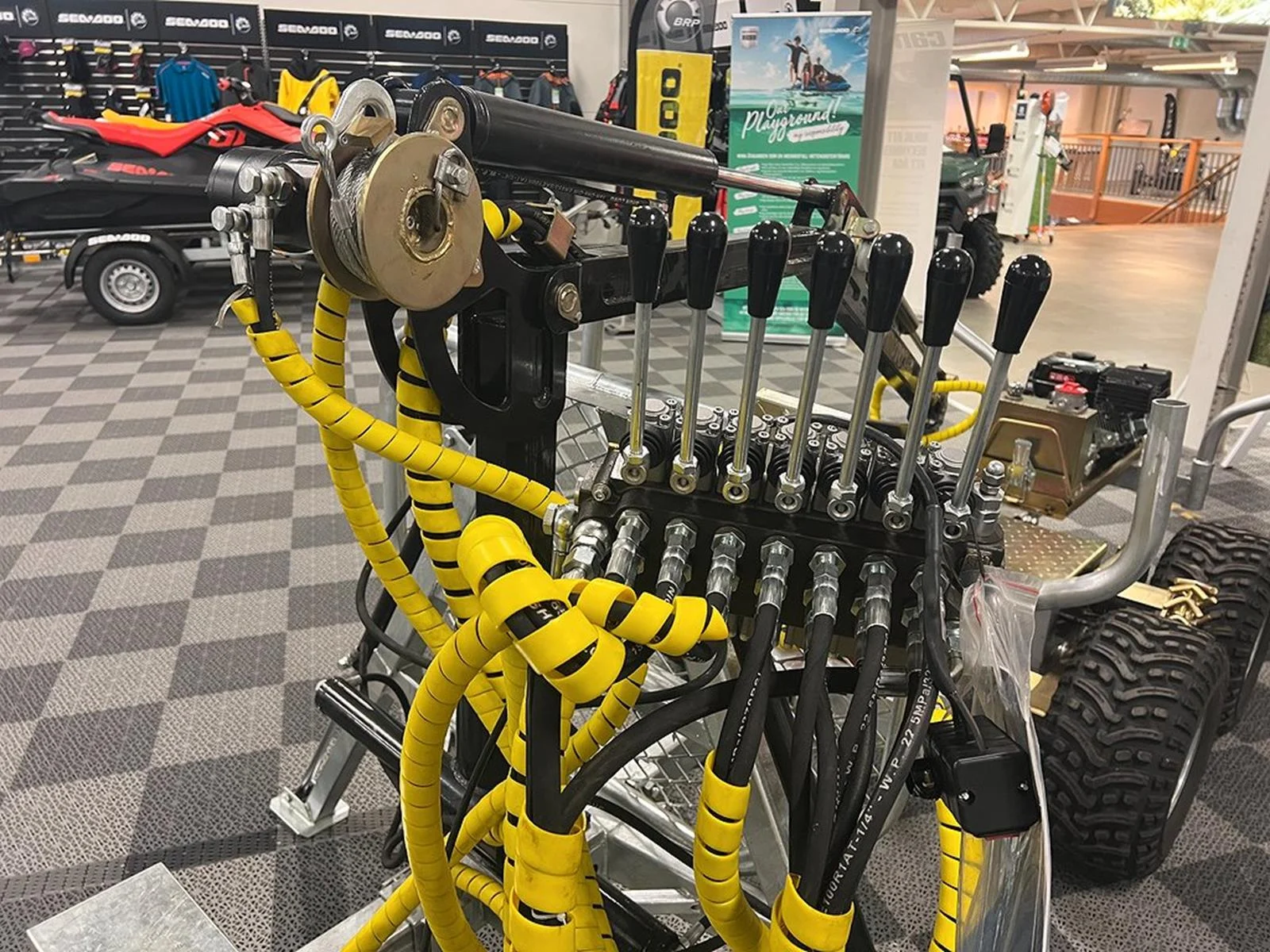 REMORCA BRONCO ATV HIDRAULICA CU BRAT / MACARA PENTRU INCARCARE BUSTENI [6]
