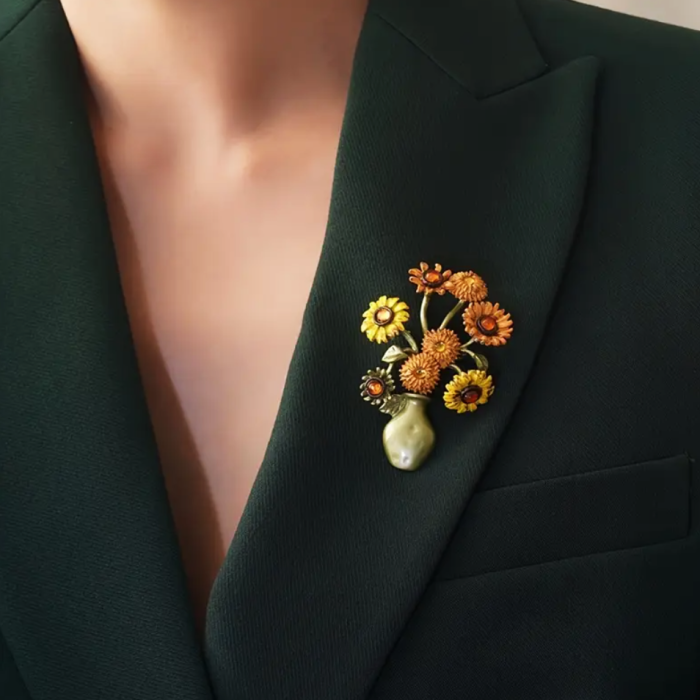 Broșă buchet de flori în vază cu detalii decorative [2]