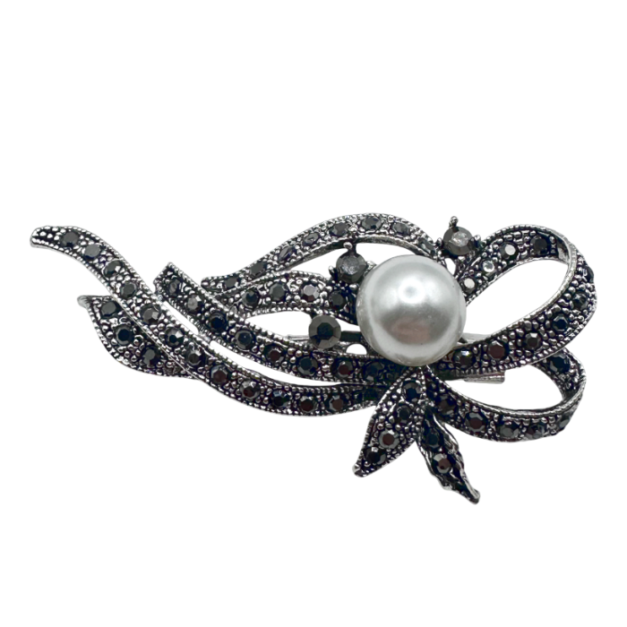 Brosa fundita vintage MARGARET argintie cu perla si strasuri [2]