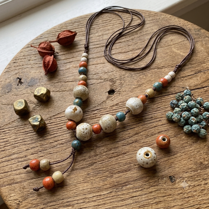 Colier boho cu margele bej din ceramica SAHARA [2]