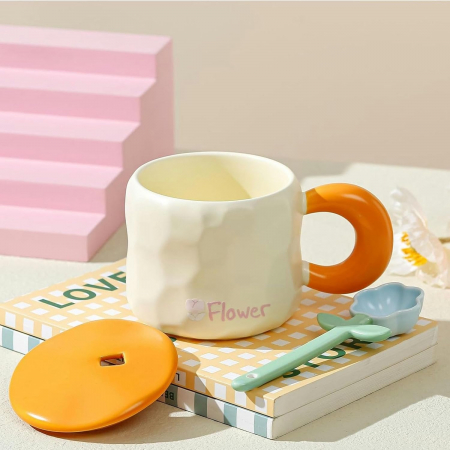 Cană ceramică „Youth” cu capac și linguriță floare – design pastel [1]