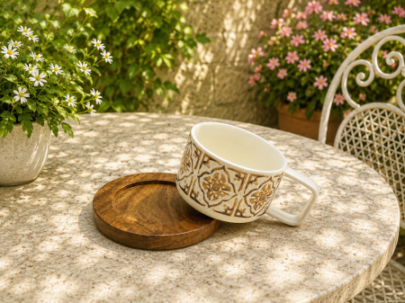 Ceasca decorativa cu model ornamental elegant si farfurie din lemn [3]