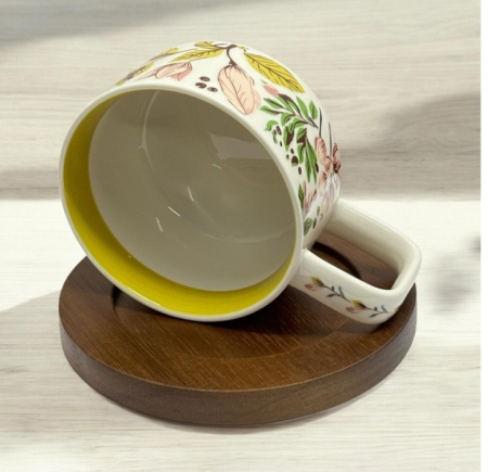 Ceașcă decorativă din portelan, cu model floral roz elegant și farfurie din lemn [2]