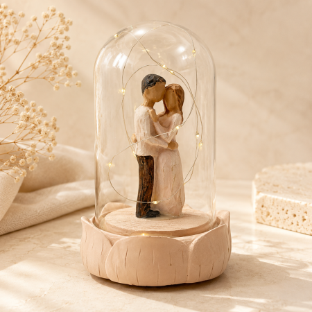 CASA & DECOR - Statueta cuplu indragostiti DREAMING in cupola luminoasa