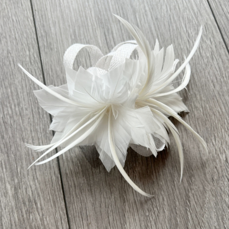 Brose - Voaleta alba din pene - Fascinator si Brosa eleganta ALICE