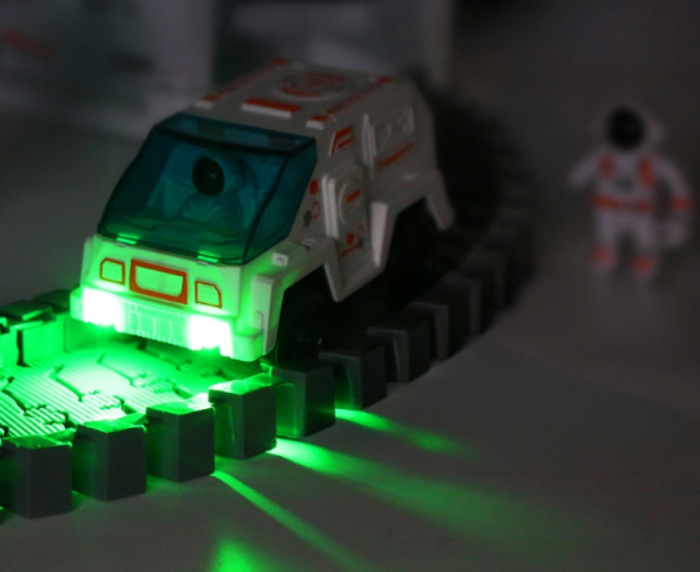 Exploratori ai galaxiei – Circuit spațial cu vehicul electric și figurine de astronauți 205 piese [5]