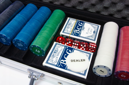 Set profesional de Poker cu 300 de jetoane, servietă, 2 pachete de cărți, 5 zaruri și jeton DEALER [3]
