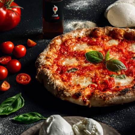 Ulei de măsline extra virgin condimentat cu extract natural de chilli. [2]