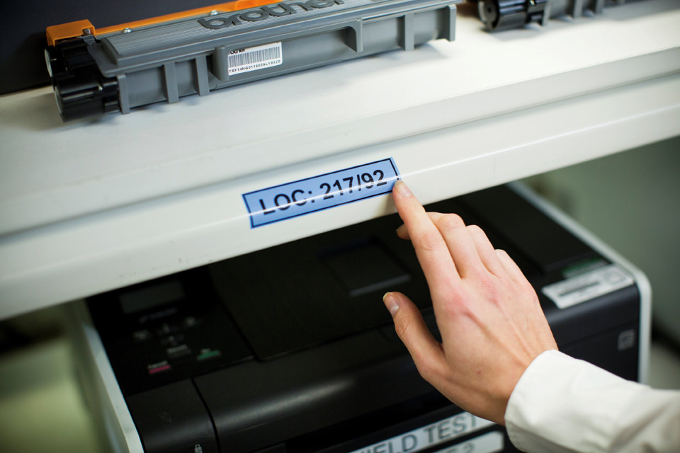 Banda de etichete Brother TZe551, Laminată, Negru pe Albastru, 24mm/8m [4]