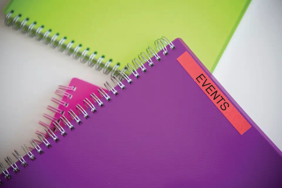 Banda Etichete Brother TZe421, Laminată, Negru pe Rosu, 9mm/8m [4]