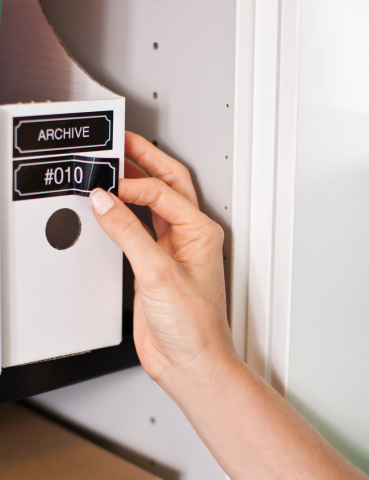 Banda de etichete Brother TZe355, Laminată, Alb pe Negru, 24mm/8m [3]