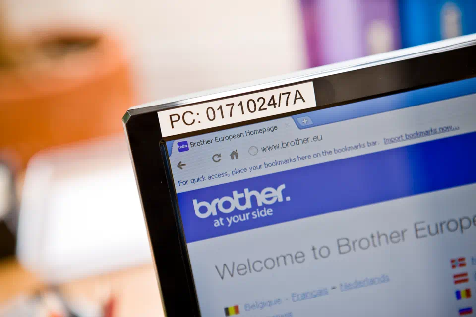 Banda de etichete Brother TZe231, Laminata, Negru pe Alb, 12mm/8 [3]