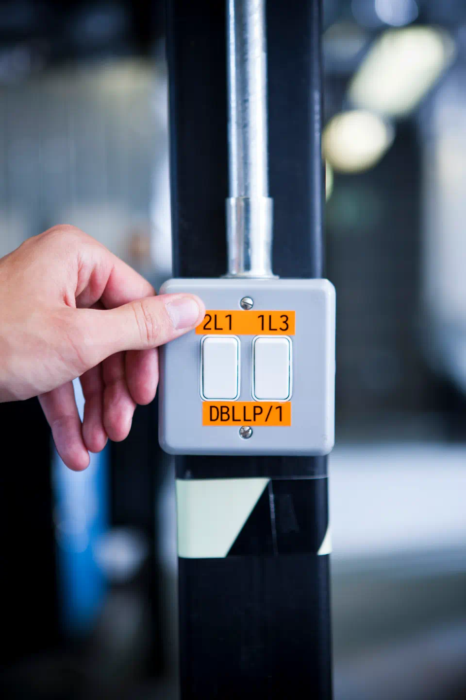 Brother TZ-B31 12mm BLACK ON FLUO. ORANGE [3]