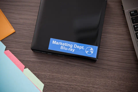 Banda Etichete Brother TZe555, Laminata, Alb pe  Albastru , 24mm/8m [3]