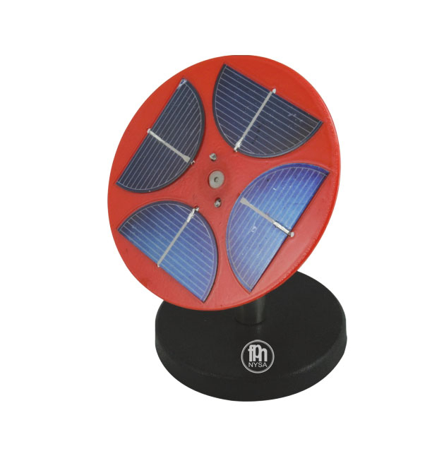 Baterie solară cu motor încorporat pe suport [1]