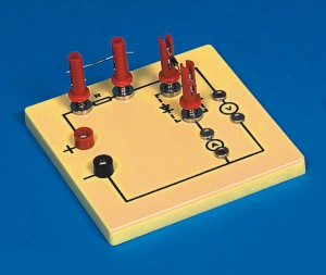 Circuit cu o diodă semiconductoare [1]