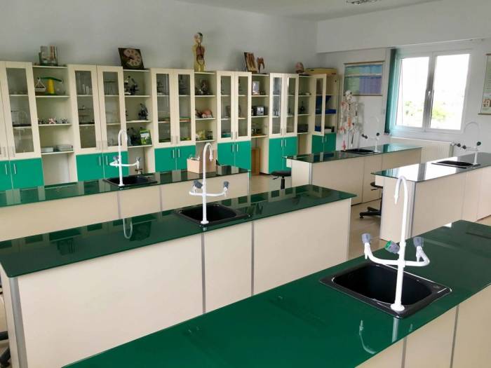 Masa pentru laboratorul de chimie MODEL 1 (pentru 4 pers) [3]