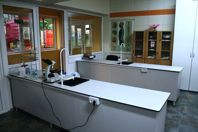 Masa pentru laboratorul de chimie MODEL 2 (pentru 4 pers) [5]