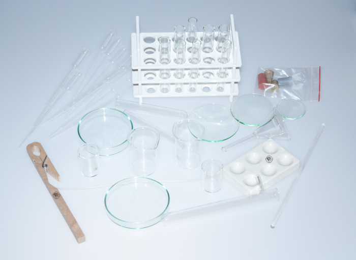 Un set de sticlă de laborator pentru experimente de bază [1]