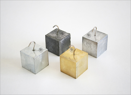 Optica - Patru cuburi din materiale diferite