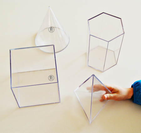 Figuri si corpuri geometrice - Un set de 6 forme geometrice mari și colorate, cu o înălțime de aproximativ 16,5 cm