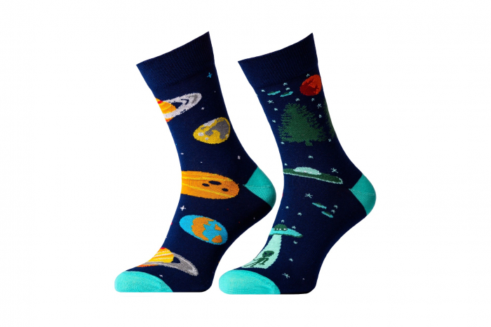 Sosete colorate desperecheate cu planete si extraterestrii [1]