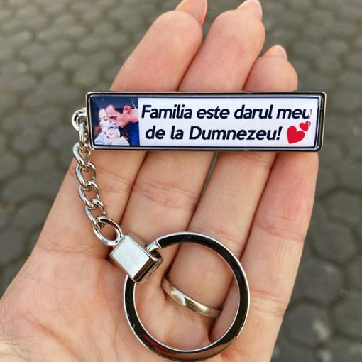Breloc personalizat cu poza si mesaj – Familia este darul meu de la Dumnezeu! [1]