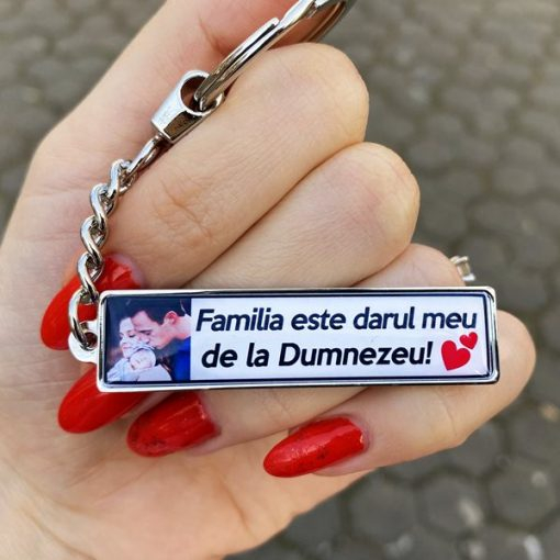 Breloc personalizat cu poza si mesaj – Familia este darul meu de la Dumnezeu! [2]