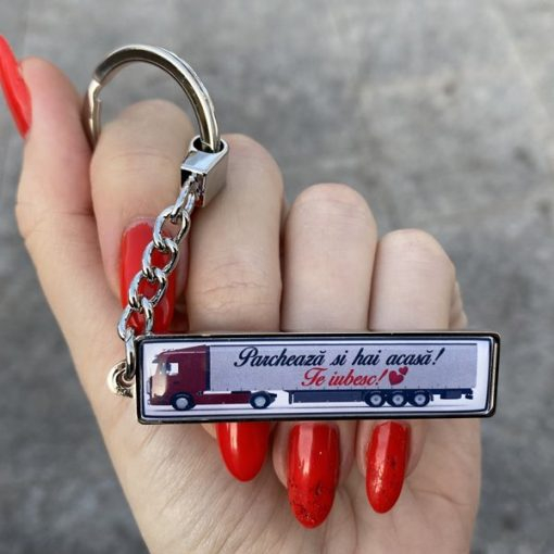 Breloc personalizat cu mesaj – Pacheaza si hai acasa! Te iubim! [1]