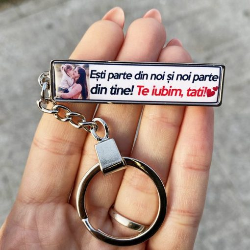 Breloc personalizat cu poza si mesaj – Esti parte din noi si noi parte din tine! Te iubim, tati! [2]