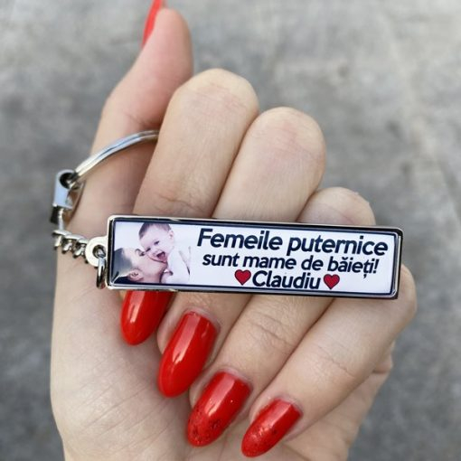 Breloc Personalizat cu Nume, Poza si Mesaj – Femeile Puternice sunt Mame de Baieti! [4]