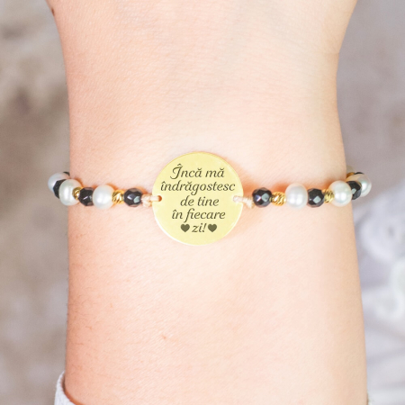 Cadouri personalizate pentru sefa - Bratara dama argint personalizata cu mesaj, onix,perle de cultura si bilute argint (17 mm)